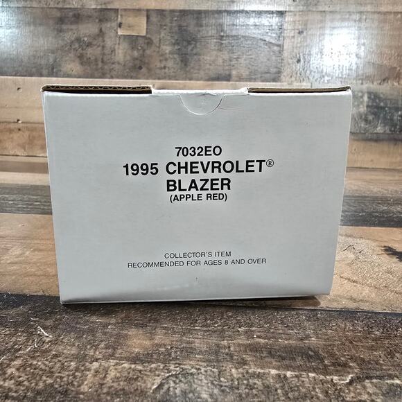 Ertl AMT 1995 Apple Red Chevrolet Blazer 4X4 Dealer Promo - Picture 11 of 11
